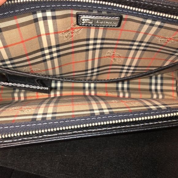 BURBERRYS Black Tumbled Leather Clutch Wristlet With Nova Check Plaid Lining - Picture 6 of 17